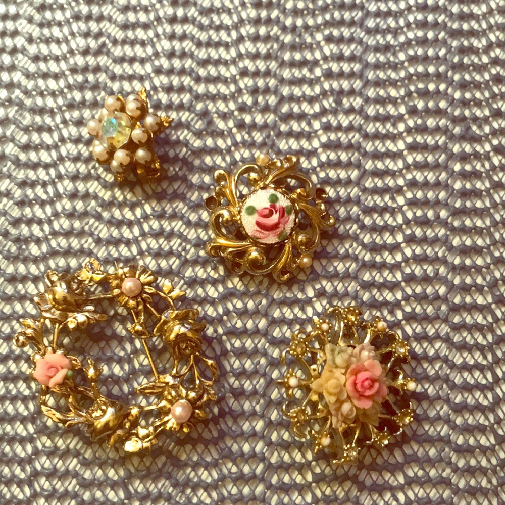 Gorgeous brooch set